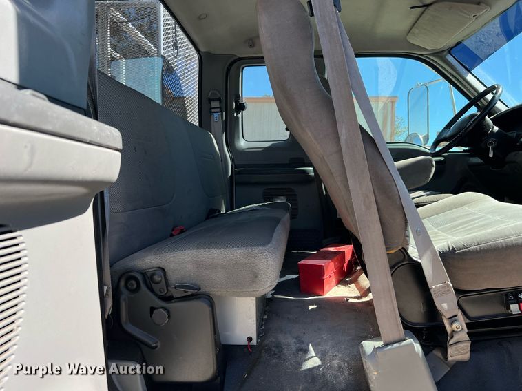 image for item DQ2239 2007 Ford F750 Super Duty  SuperCab utility / service truck