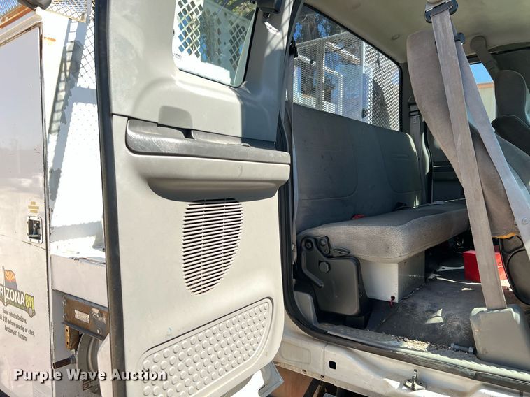 image for item DQ2239 2007 Ford F750 Super Duty  SuperCab utility / service truck