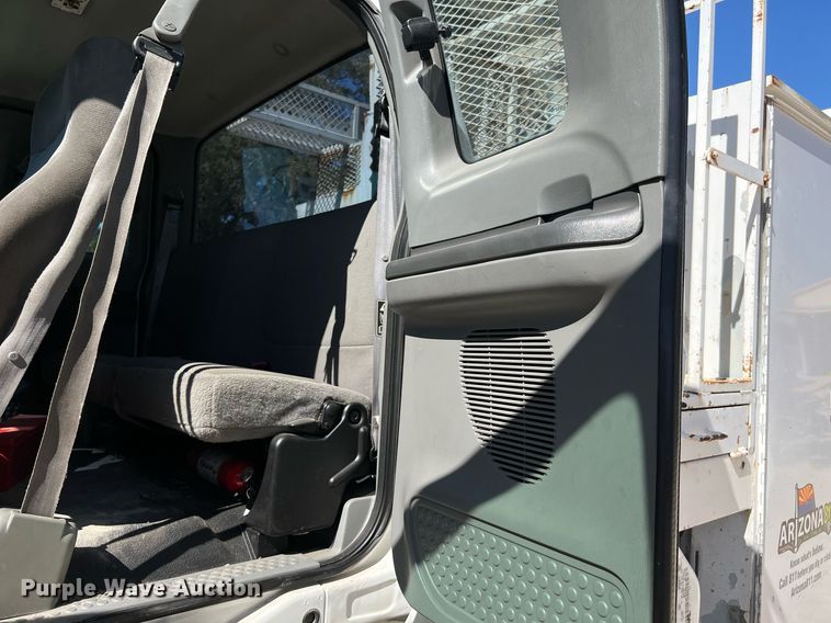 image for item DQ2239 2007 Ford F750 Super Duty  SuperCab utility / service truck