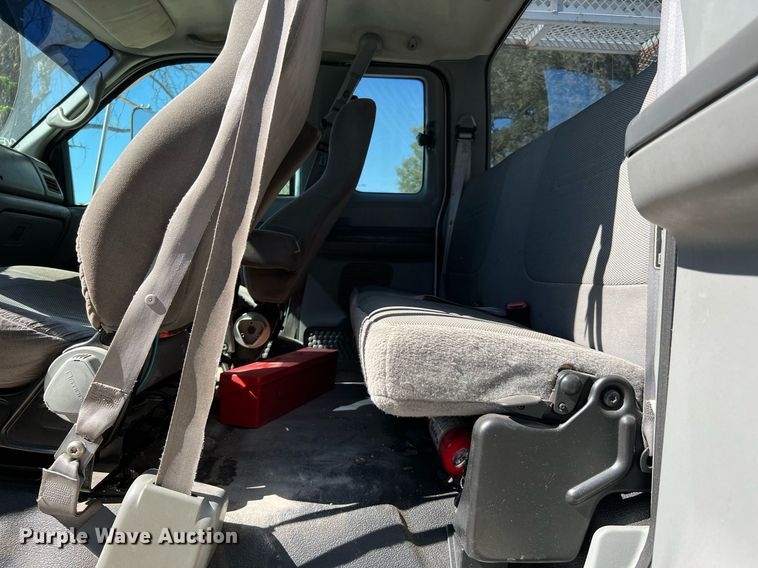 image for item DQ2239 2007 Ford F750 Super Duty  SuperCab utility / service truck