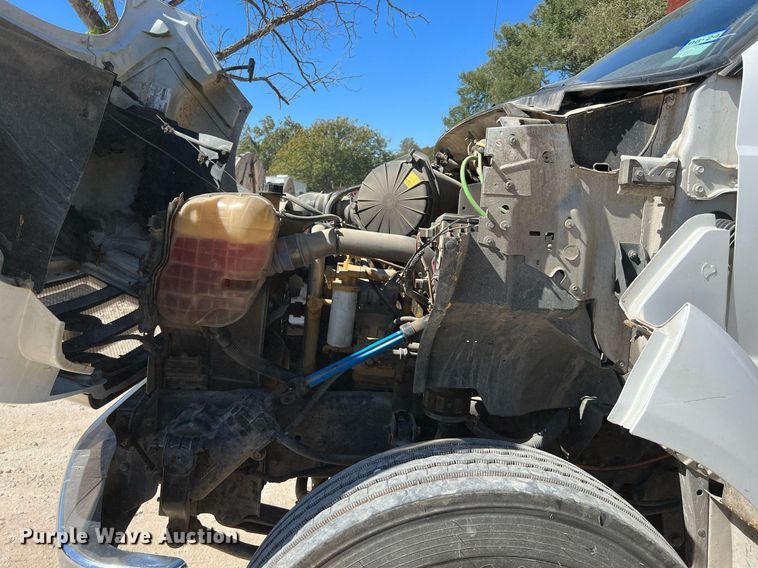 image for item DQ2239 2007 Ford F750 Super Duty  SuperCab utility / service truck