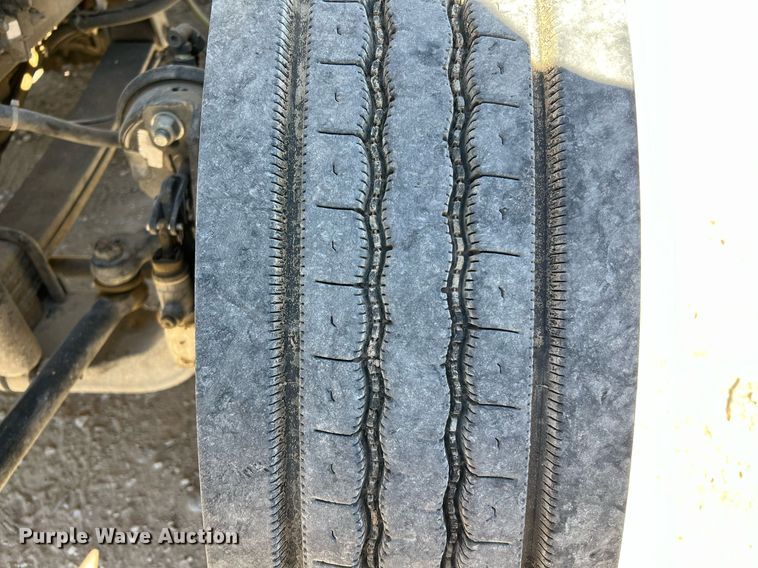 image for item DQ2239 2007 Ford F750 Super Duty  SuperCab utility / service truck