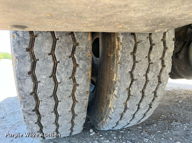 image for item DQ2239 2007 Ford F750 Super Duty  SuperCab utility / service truck