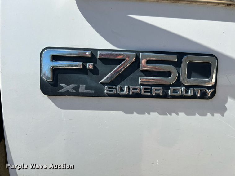 image for item DQ2239 2007 Ford F750 Super Duty  SuperCab utility / service truck