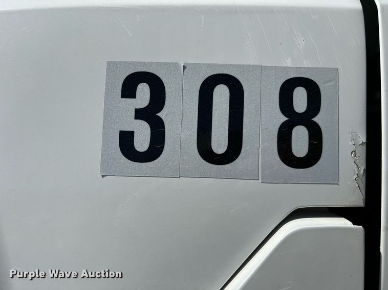 image for item DQ2239 2007 Ford F750 Super Duty  SuperCab utility / service truck