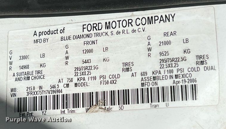 image for item DQ2239 2007 Ford F750 Super Duty  SuperCab utility / service truck