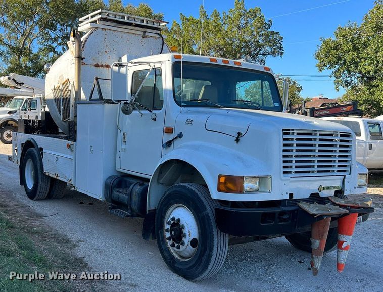 image for item DQ2241 1992 International 4900  sewer rodder truck