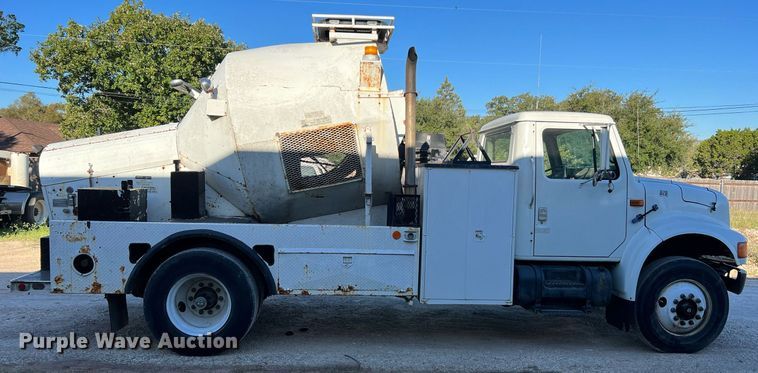 image for item DQ2241 1992 International 4900  sewer rodder truck