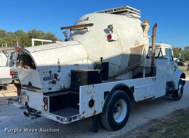 image for item DQ2241 1992 International 4900  sewer rodder truck