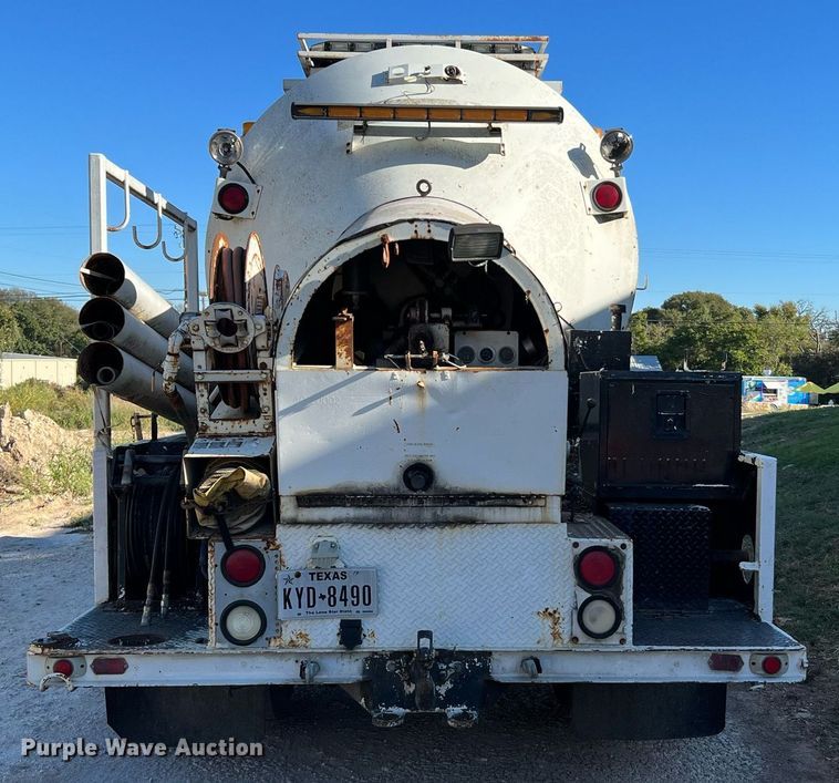 image for item DQ2241 1992 International 4900  sewer rodder truck