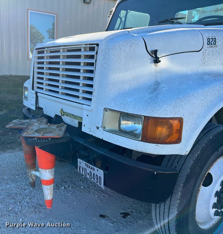 image for item DQ2241 1992 International 4900  sewer rodder truck