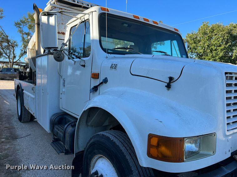 image for item DQ2241 1992 International 4900  sewer rodder truck