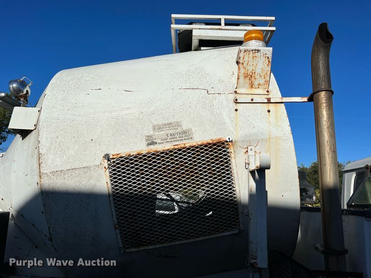 image for item DQ2241 1992 International 4900  sewer rodder truck