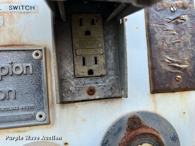 image for item DQ2241 1992 International 4900  sewer rodder truck