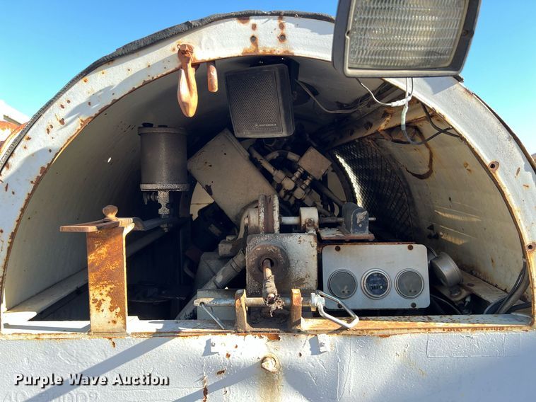 image for item DQ2241 1992 International 4900  sewer rodder truck