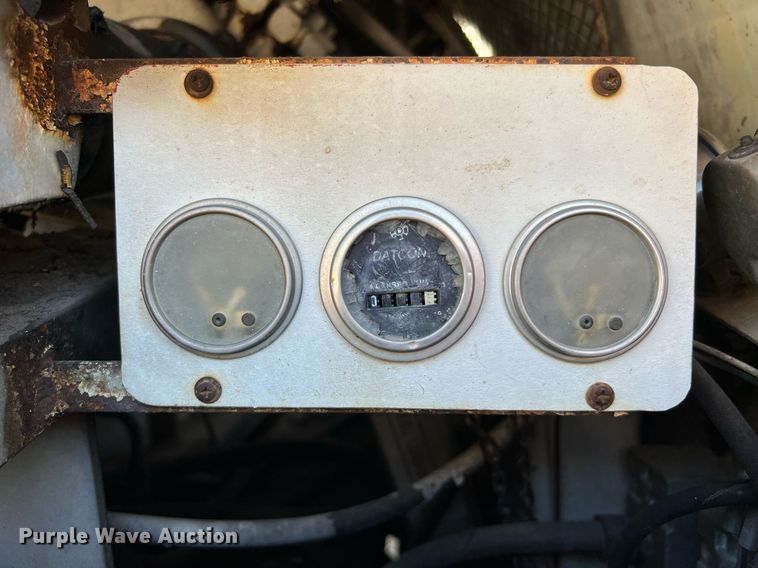 image for item DQ2241 1992 International 4900  sewer rodder truck