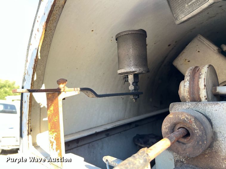 image for item DQ2241 1992 International 4900  sewer rodder truck