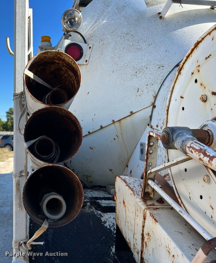 image for item DQ2241 1992 International 4900  sewer rodder truck