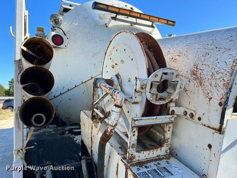 image for item DQ2241 1992 International 4900  sewer rodder truck