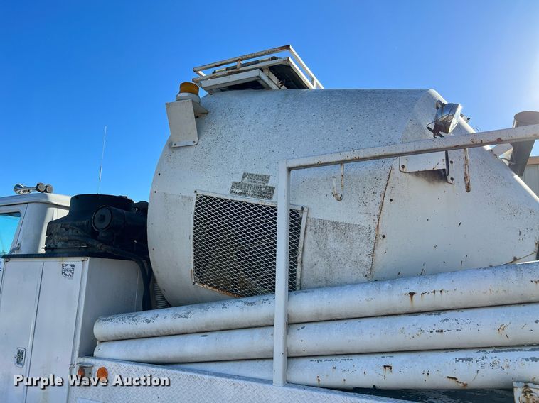 image for item DQ2241 1992 International 4900  sewer rodder truck