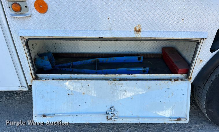 image for item DQ2241 1992 International 4900  sewer rodder truck