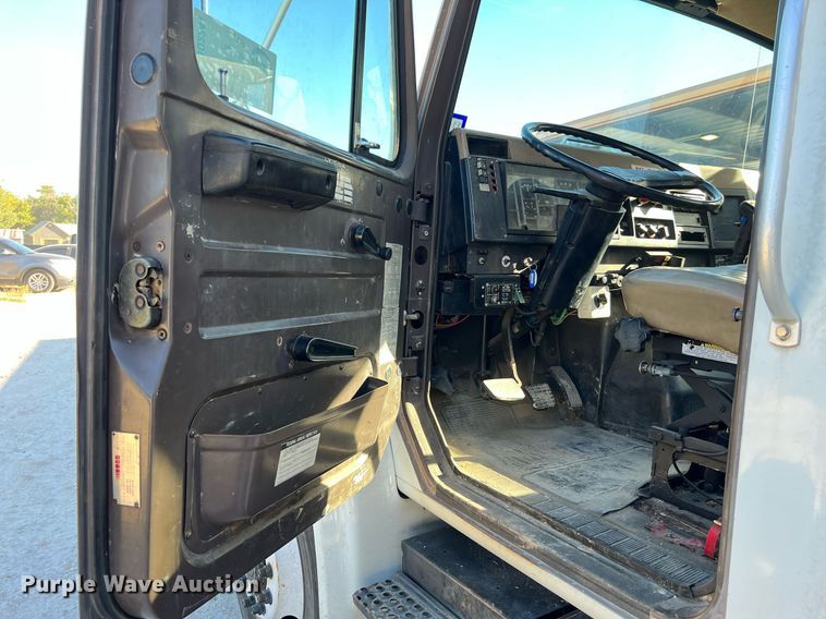 image for item DQ2241 1992 International 4900  sewer rodder truck