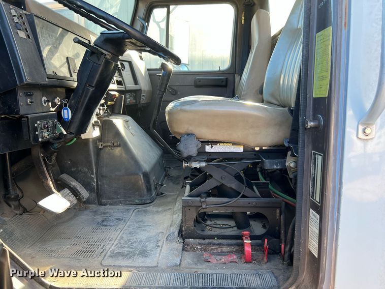 image for item DQ2241 1992 International 4900  sewer rodder truck