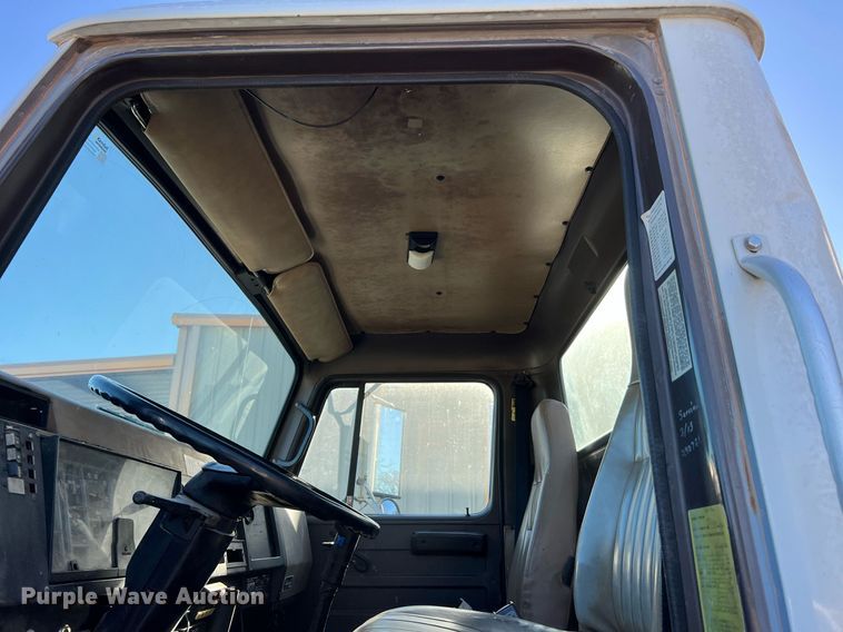 image for item DQ2241 1992 International 4900  sewer rodder truck