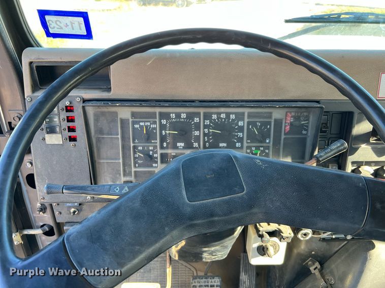 image for item DQ2241 1992 International 4900  sewer rodder truck