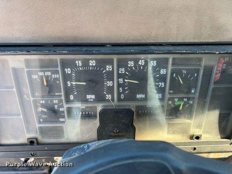 image for item DQ2241 1992 International 4900  sewer rodder truck