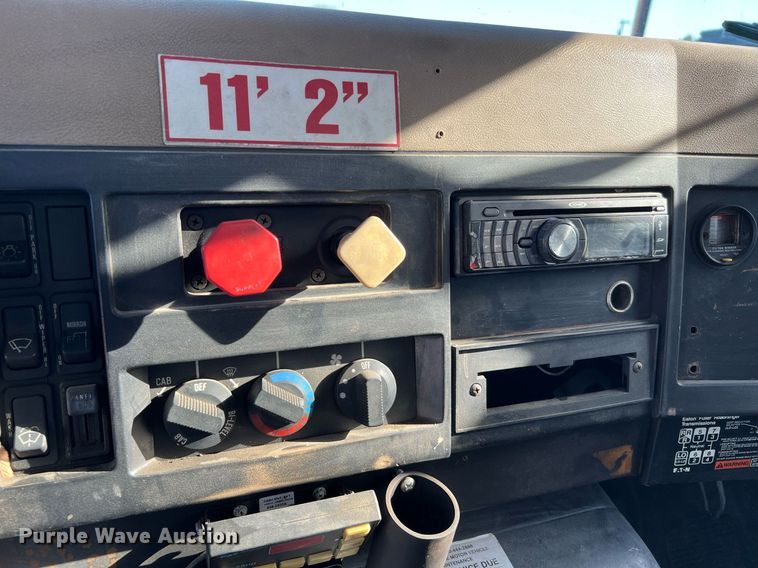 image for item DQ2241 1992 International 4900  sewer rodder truck