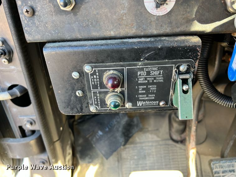 image for item DQ2241 1992 International 4900  sewer rodder truck