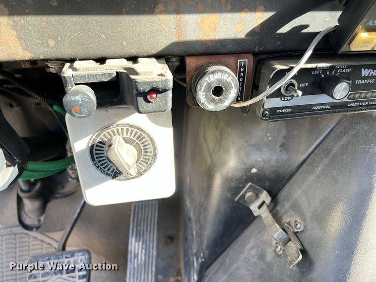 image for item DQ2241 1992 International 4900  sewer rodder truck