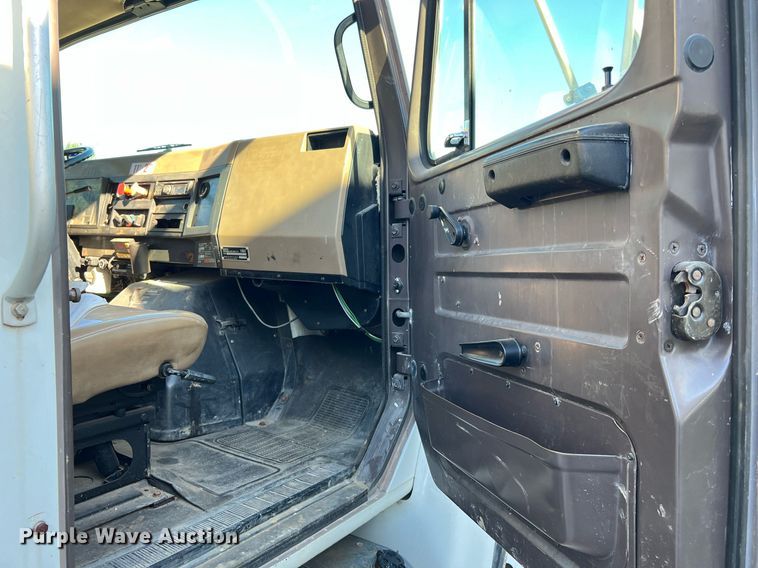 image for item DQ2241 1992 International 4900  sewer rodder truck