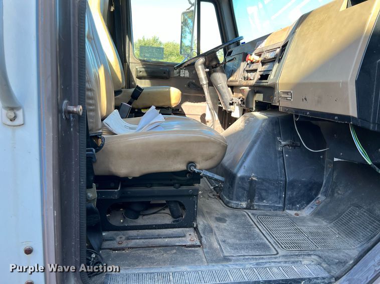 image for item DQ2241 1992 International 4900  sewer rodder truck