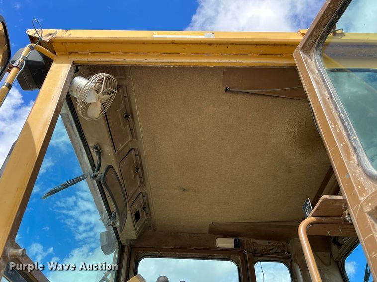 image for item DQ2252 1992 Caterpillar 120G  motor grader