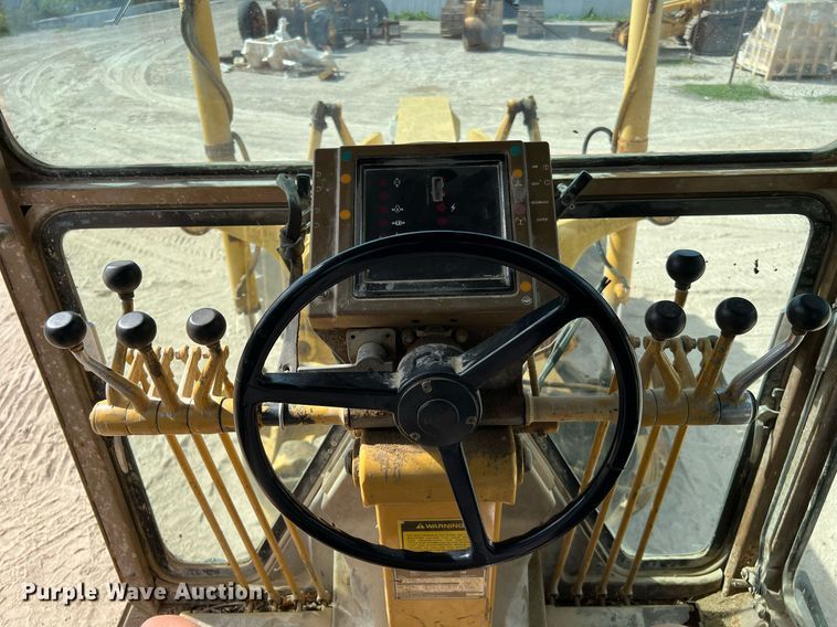 image for item DQ2252 1992 Caterpillar 120G  motor grader