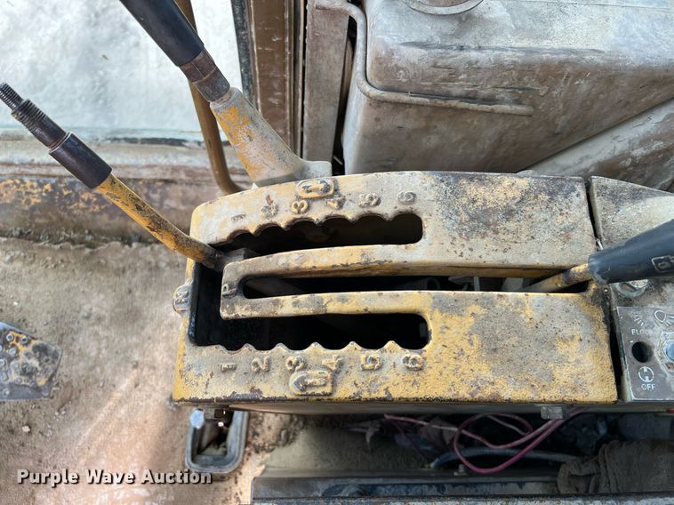 image for item DQ2252 1992 Caterpillar 120G  motor grader