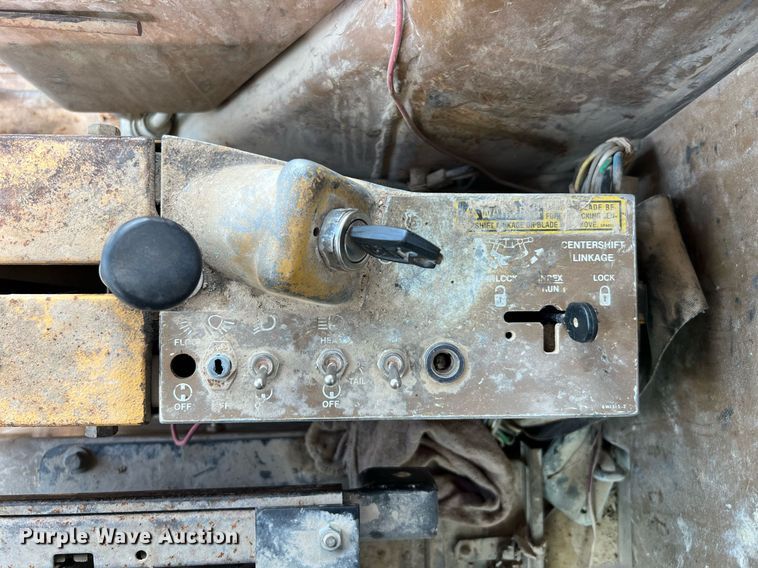 image for item DQ2252 1992 Caterpillar 120G  motor grader