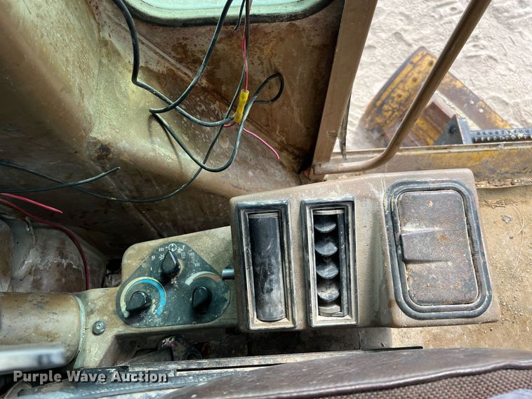 image for item DQ2252 1992 Caterpillar 120G  motor grader