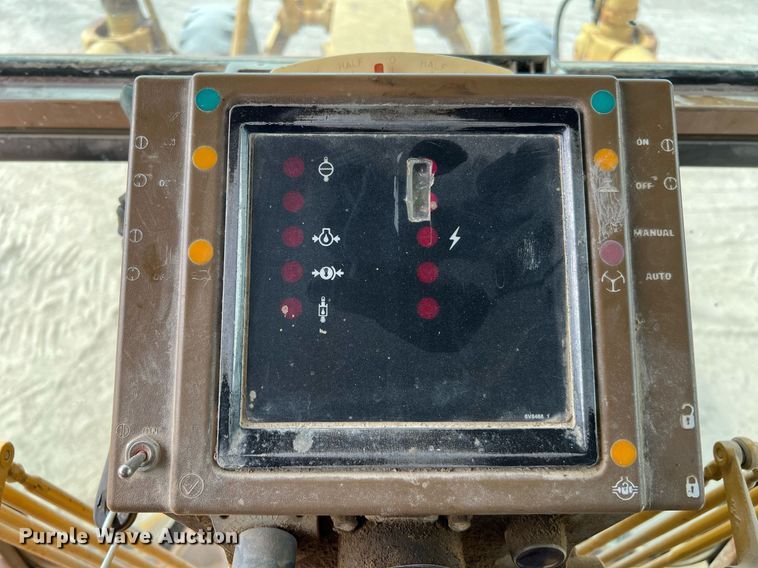 image for item DQ2252 1992 Caterpillar 120G  motor grader