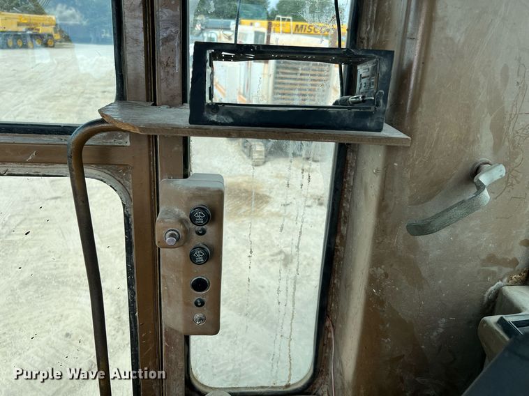 image for item DQ2252 1992 Caterpillar 120G  motor grader