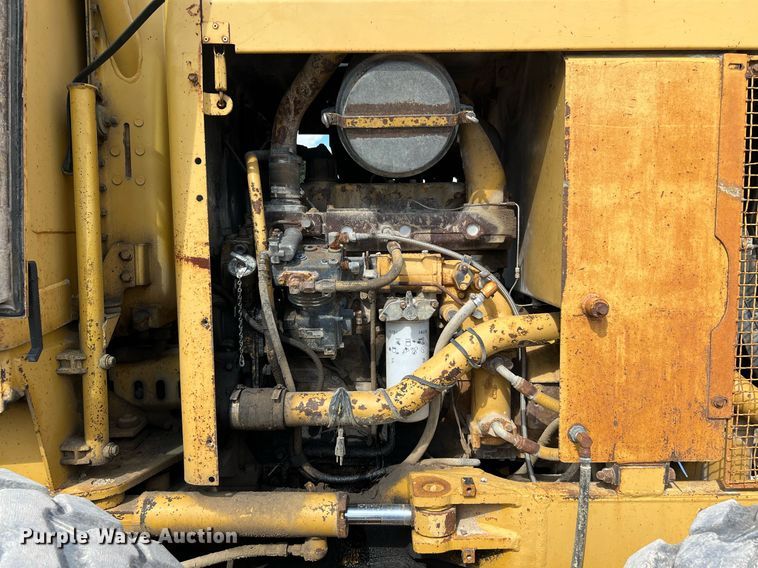 image for item DQ2252 1992 Caterpillar 120G  motor grader