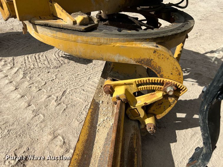 image for item DQ2252 1992 Caterpillar 120G  motor grader