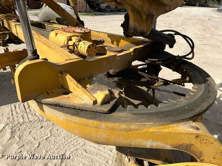 image for item DQ2252 1992 Caterpillar 120G  motor grader