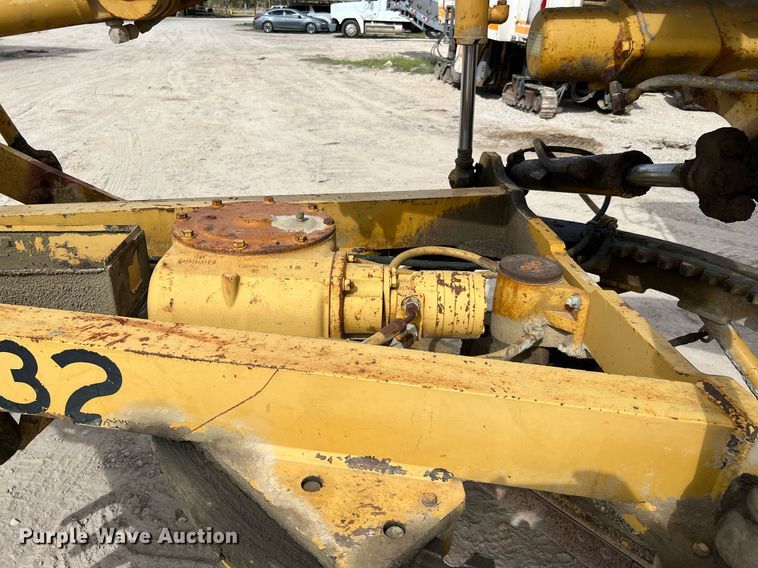 image for item DQ2252 1992 Caterpillar 120G  motor grader