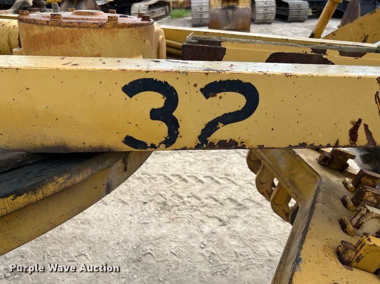 image for item DQ2252 1992 Caterpillar 120G  motor grader