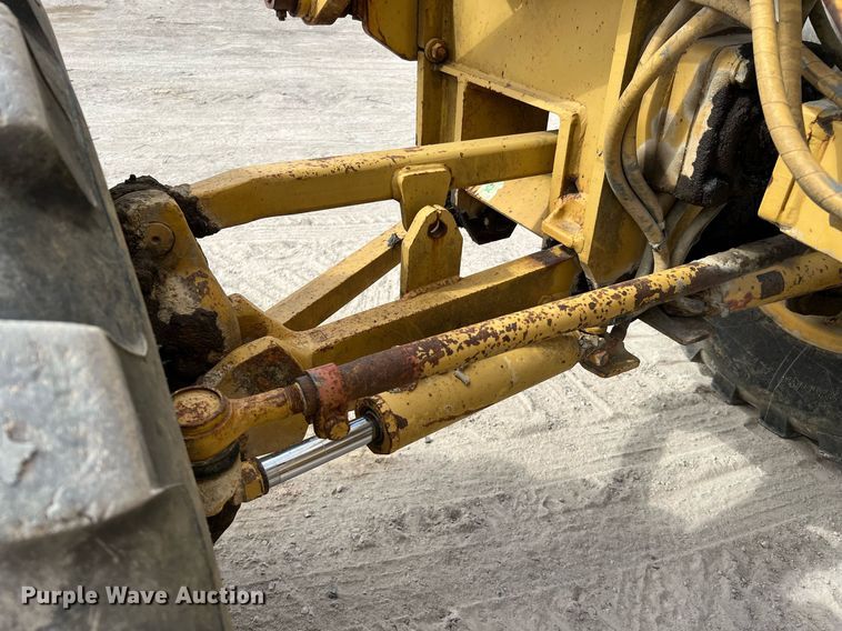 image for item DQ2252 1992 Caterpillar 120G  motor grader