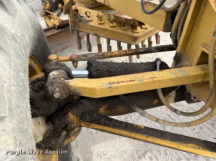 image for item DQ2252 1992 Caterpillar 120G  motor grader