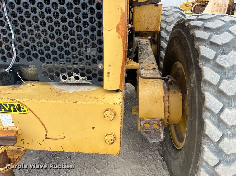 image for item DQ2252 1992 Caterpillar 120G  motor grader